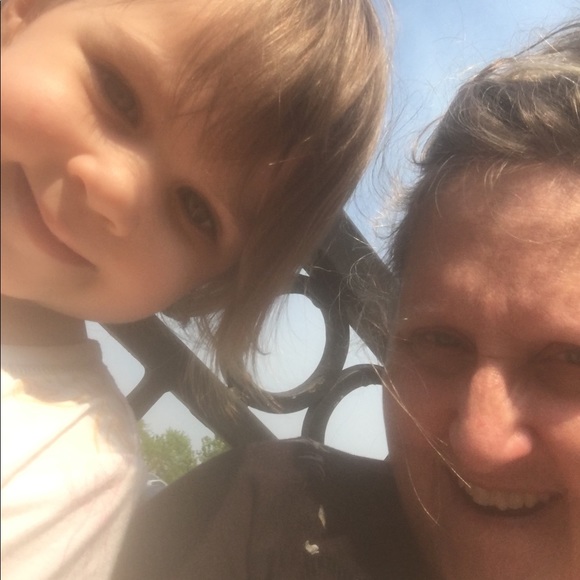 Meet your Posher, Robin. Thank you for stopping by and checking out my closet. - Picture 4 of 16